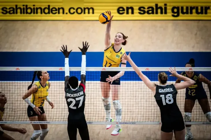 Brasil vence Canadá por 3 sets a 0 na Liga das Nações de vôlei feminino em Istambul e chega a cinco vitórias em seis jogos. Próximos confrontos são contra República Dominicana e Turquia.