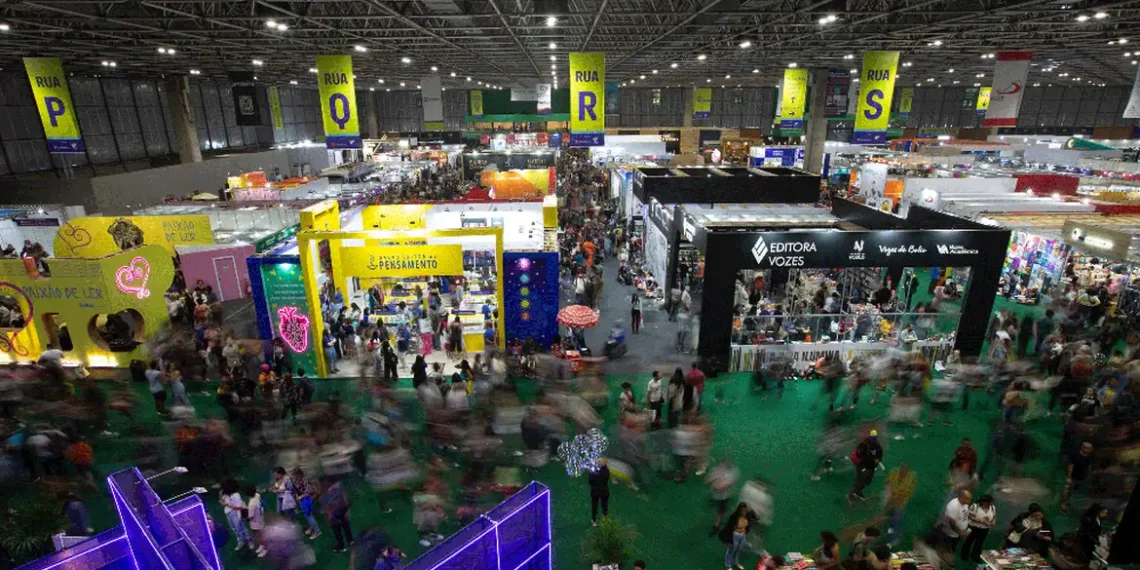 Com 740 mil visitantes e 6,8 milhões de livros vendidos, a Bienal do Livro Rio 2025 alcança recorde de público e vendas. Evento reforça protagonismo do Rio como Capital Mundial do Livro.