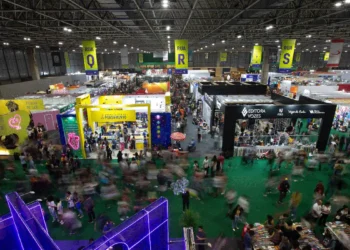 Com 740 mil visitantes e 6,8 milhões de livros vendidos, a Bienal do Livro Rio 2025 alcança recorde de público e vendas. Evento reforça protagonismo do Rio como Capital Mundial do Livro.