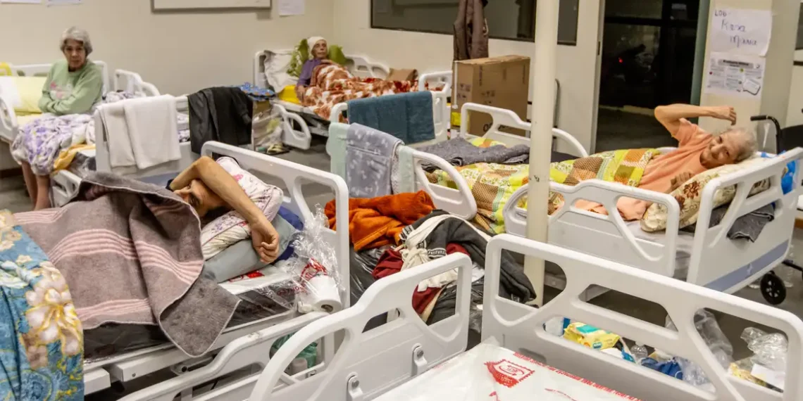 Quedas provocaram mais de 62 mil internações de idosos em 2025. Especialistas alertam para prevenção no Dia Mundial de Prevenção de Quedas, celebrado em 24 de junho.