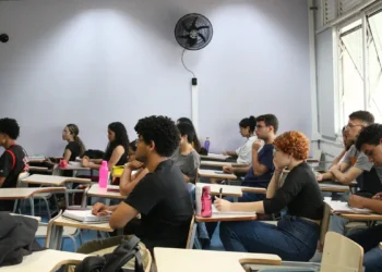 Cursinhos populares, MEC, Camilo Santana, CPOP, Enem, educação pública, ensino superior, estudantes de baixa renda, inclusão educacional, políticas públicas
