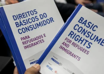 Material foi traduzido para cinco idiomas e orienta sobre moradia, educação, telefonia, transporte e como agir em caso de problemas com empresas.