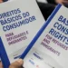 Material foi traduzido para cinco idiomas e orienta sobre moradia, educação, telefonia, transporte e como agir em caso de problemas com empresas.