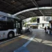 Após ataques que danificaram ao menos 70 ônibus em São Paulo e no ABC, circulação volta ao normal nesta segunda-feira (16). SPTrans aciona PM e repudia vandalismo.