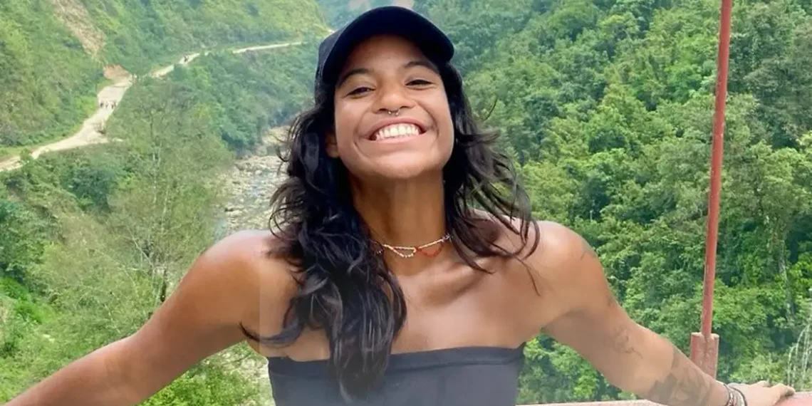 Juliana Marins, turista brasileira de 26 anos, está desaparecida há três dias no Monte Rinjani, na Indonésia. Família denuncia negligência e lentidão nas ações de resgate. Situação permanece indefinida.