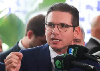Câmara dos Deputados vota hoje (25) projeto que pode anular decreto do IOF e reduzir arrecadação federal. Ao mesmo tempo, Senado analisa proposta que cria 18 vagas na Câmara, elevando total para 531 deputados.