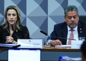 Por 4 a 3, CPI das Bets no Senado rejeita relatório que pedia indiciamento de influenciadoras e empresas de apostas. Comissão é encerrada sem medidas formais.