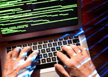 Mesmo com a eficácia da biometria facial, fraudes digitais seguem ocorrendo. Golpistas usam engenharia social para enganar vítimas. Informação é a principal defesa.