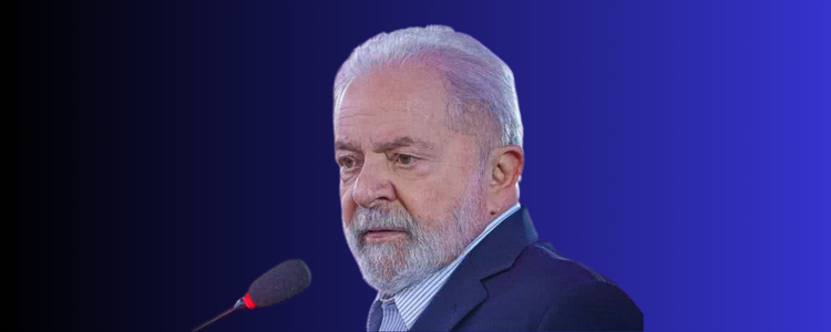 Presidente criticou discursos negacionistas e fake news em coletiva em Paris; sobre candidaturas, disse que é "muito cedo" para definições