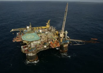 5º Leilão de Petróleo da União arrecada R$ 28 bilhões com venda de 74,5 milhões de barris da produção prevista para 2025 e 2026. PPSA celebra alta competitividade.