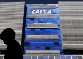 FGTS: trabalhadores demitidos sem justa causa entre 2020 e fevereiro de 2025 recebem nesta sexta (20) valores acima de R$ 3 mil do saque-aniversário. Pagamento da Caixa atinge 8,1 milhões de pessoas.