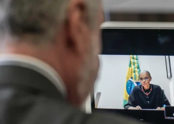 Brasil lança o Balanço Ético Global (BEG) para a COP30 com o objetivo de incluir vozes diversas nas decisões sobre mudanças climáticas. Diálogos regionais ocorrerão em seis continentes.