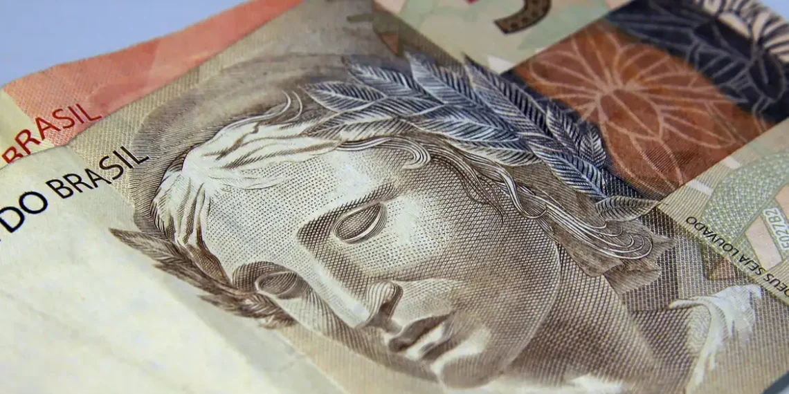 Após aumento do IOF, mercado reage e governo recua.