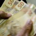Com alta de 7,66%, arrecadação federal de maio bate recorde histórico e soma R$ 230 bilhões. Impostos sobre apostas e investimentos puxaram crescimento.