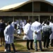 Inep divulga nota de corte da segunda etapa do Revalida 2025: candidatos precisam atingir 65,655 pontos na prova prática. Etapa será aplicada em julho.
