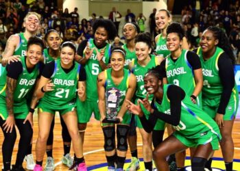 A técnica Pokey Chatman anunciou as 12 jogadoras convocadas para defender o Brasil na AmeriCupW 2025, no Chile. A estreia será contra a Argentina neste sábado (28).
