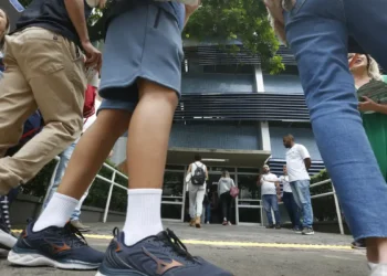 Com 5,5 milhões de inscritos, o Enem 2025 tem a maior adesão desde 2020. Provas serão aplicadas nos dias 9 e 16 de novembro. Saiba detalhes sobre isenção, pagamento e datas.
