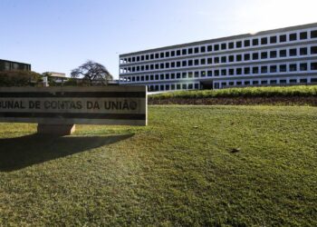 TCU aprova com ressalvas as contas do governo Lula de 2024. Tribunal alerta para renúncias fiscais, gastos previdenciários e restos a pagar. Veja os principais pontos.