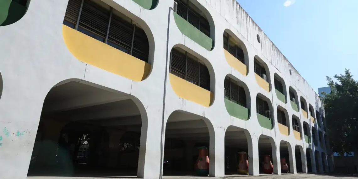 cieps, tombamento, prefeitura do rio, oscar niemeyer, darcy ribeiro, brizolões, educação integral, patrimônio cultural, escolas públicas, história da educação, rio de janeiro