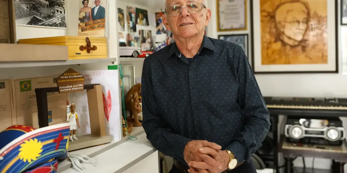 Aos 96 anos, Onildo Almeida mantém viva sua ligação com a Feira de Caruaru. Autor da icônica música imortalizada por Luiz Gonzaga, ele inspira gerações e é homenageado como símbolo da cultura nordestina.