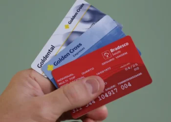 ANS autoriza reajuste de até 6,06% para planos de saúde individuais e familiares de maio de 2025 a abril de 2026. A medida impacta 8,6 milhões de usuários e visa equilíbrio entre custo e acesso.