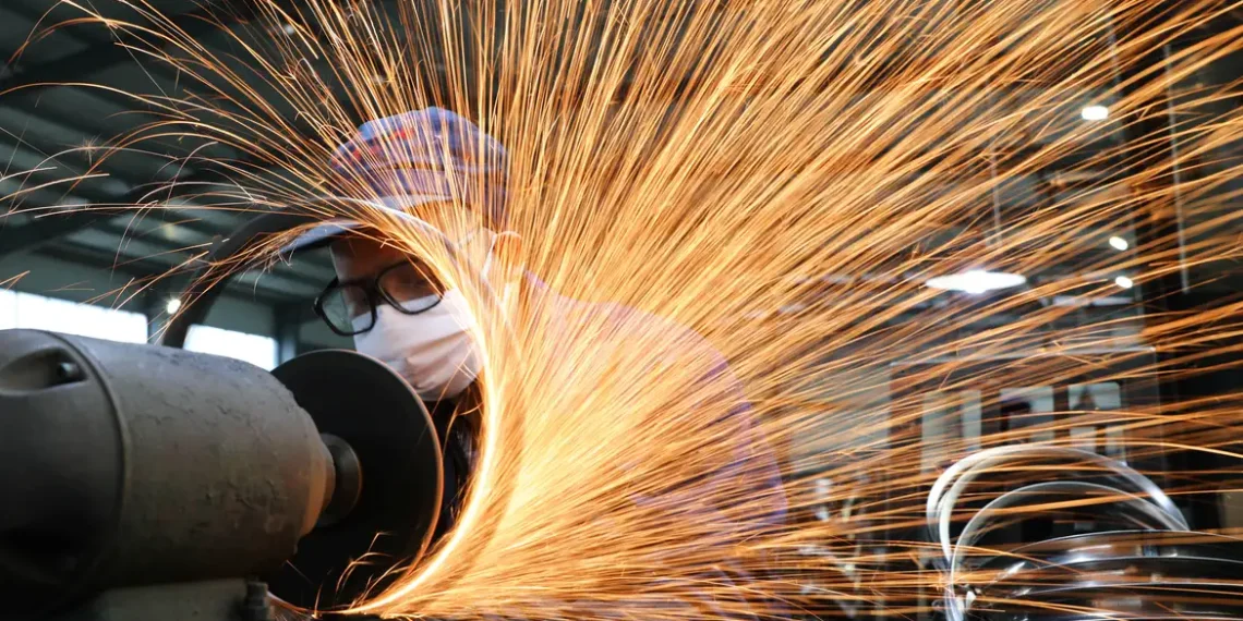 Indústria brasileira cresce 0,1% em abril e acumula alta de 1,5% em 2025