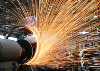 Indústria brasileira cresce 0,1% em abril e acumula alta de 1,5% em 2025