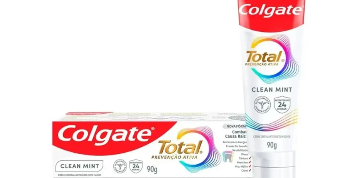 Colgate Total Prevenção Ativa Clean Mint será descontinuado após relatos de efeitos adversos. Anvisa havia interditado lotes do produto. Empresa diz que não há falha de qualidade.