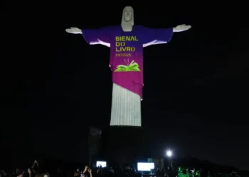 A Bienal do Livro 2025 no Riocentro contará com transporte público especial, ações de segurança reforçadas, programação educativa e standes interativos celebrando o título de Rio Capital Mundial do Livro.