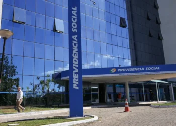 INSS iniciará ressarcimento de descontos irregulares em benefícios de aposentados. STF homologou plano; pagamentos começam em 24 de julho.