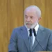 Lula reage à nova tarifa imposta por Donald Trump às exportações brasileiras. Governo recorrerá à OMC e pode retaliar com medidas comerciais equivalentes.