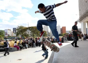 Setor Bancário Sul recebe sessão de skate com Rayssa Leal, Felipe Gustavo e Pâmela Rosa como parte da preparação para a etapa da Street League Skateboarding (SLS) em Brasília. Ingressos esgotaram rapidamente.