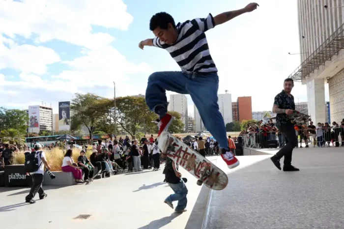 Setor Bancário Sul recebe sessão de skate com Rayssa Leal, Felipe Gustavo e Pâmela Rosa como parte da preparação para a etapa da Street League Skateboarding (SLS) em Brasília. Ingressos esgotaram rapidamente.