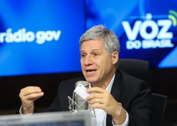 Ministro Paulo Teixeira afirma que Plano Safra 2025/2026 vai baratear os alimentos. Governo destina R$ 89 bilhões para agricultura familiar, maior valor da história do Pronaf.