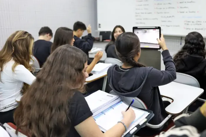MEC alerta: termina nesta sexta (4) o prazo para cadastro de professores e coordenadores dos cursinhos populares gratuitos. Alunos têm até sábado (5) para garantir bolsa permanência.