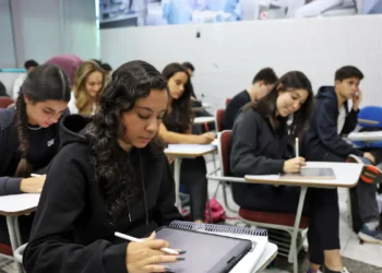 Inscrições para o Fies 2025 abrem nesta segunda (14) e vão até 18 de julho. MEC oferece mais de 44 mil vagas no segundo semestre, com destaque para o Fies Social.