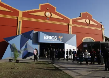 Sherpas do Brics finalizam propostas para a cúpula de julho no Rio. Avanços incluem combate a doenças da pobreza, uso ético da IA e financiamento climático, em sintonia com a COP30.