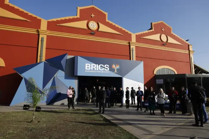 Sherpas do Brics finalizam propostas para a cúpula de julho no Rio. Avanços incluem combate a doenças da pobreza, uso ético da IA e financiamento climático, em sintonia com a COP30.