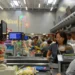 Consumo nos lares brasileiros sobe 2,63% no 1º semestre de 2025, segundo Abras. Dados mostram resiliência das famílias diante da inflação e mudança no perfil de compra.