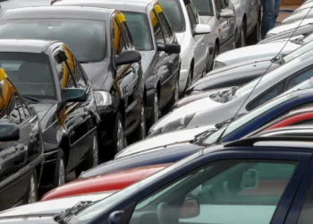 Anfavea divulga crescimento de 7,8% na produção de veículos no 1º semestre de 2025, com 1,226 milhão de unidades e alta de 59,8% nas exportações; junho teve queda em produção e vendas.