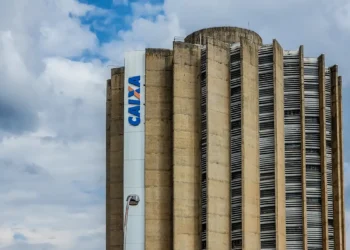Caixa Econômica lança nova linha de crédito com garantia de imóvel, inclusive financiado. Com juros a partir de 1,32% ao mês, o valor pode chegar a 60% do imóvel e ter até 360 meses para pagamento.
