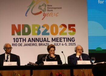 Novo Banco de Desenvolvimento celebra 10 anos com expansão de membros, foco em financiamentos em moedas locais e apoio à reformulação do FMI para maior representatividade do Sul Global.