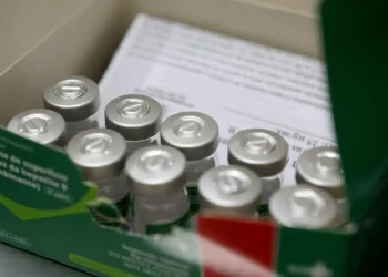 No Julho Amarelo, a Secretaria de Saúde do RJ intensifica a prevenção às hepatites virais com vacinação e testagem em comunidades vulneráveis. Ações já alcançaram aldeias indígenas e quilombolas em todo o estado.