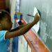 Brasil registra 59,2% de crianças alfabetizadas até o 2º ano do ensino fundamental em 2024, segundo MEC. Resultado se aproxima da meta nacional de 60%. Veja os dados por estado