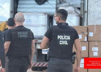 Polícias Civis do AM, PA e CE apreendem 988 quilos de drogas escondidas em eletrodomésticos e computadores. Operações causam prejuízo de R$ 20 milhões ao crime organizado.