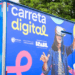 Mais de 6 mil estudantes da rede pública foram capacitados pela Carreta Digital em 2025. Ação leva aulas gratuitas de tecnologia a jovens em situação de vulnerabilidade.