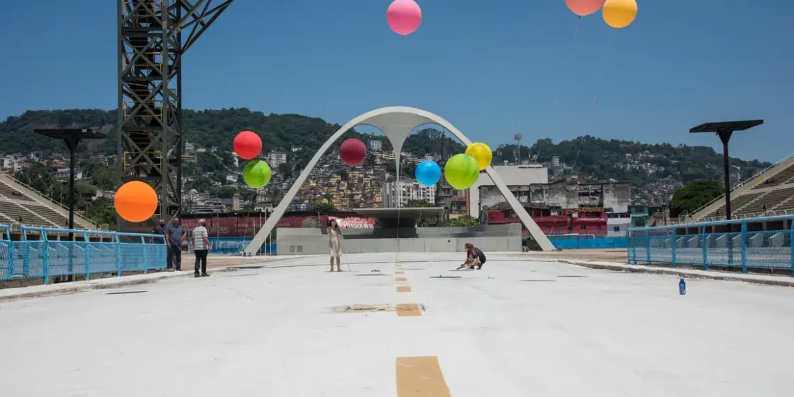 Liesa inicia nova etapa de venda de ingressos do Carnaval 2026 nesta quarta (9), com pré-venda para clientes Mercado Pago. Ingressos custam entre R$ 200 e R$ 230. Vendas gerais começam no domingo.