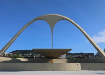Tribunal de Justiça do RJ dá cinco dias para Alerj e governo estadual se manifestarem sobre ação que pede suspensão da lei que transfere gestão do Sambódromo do Rio para o estado.