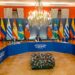 Lula participa de reunião no Chile com líderes da América Latina e Europa para debater democracia, desigualdade e combate à desinformação.