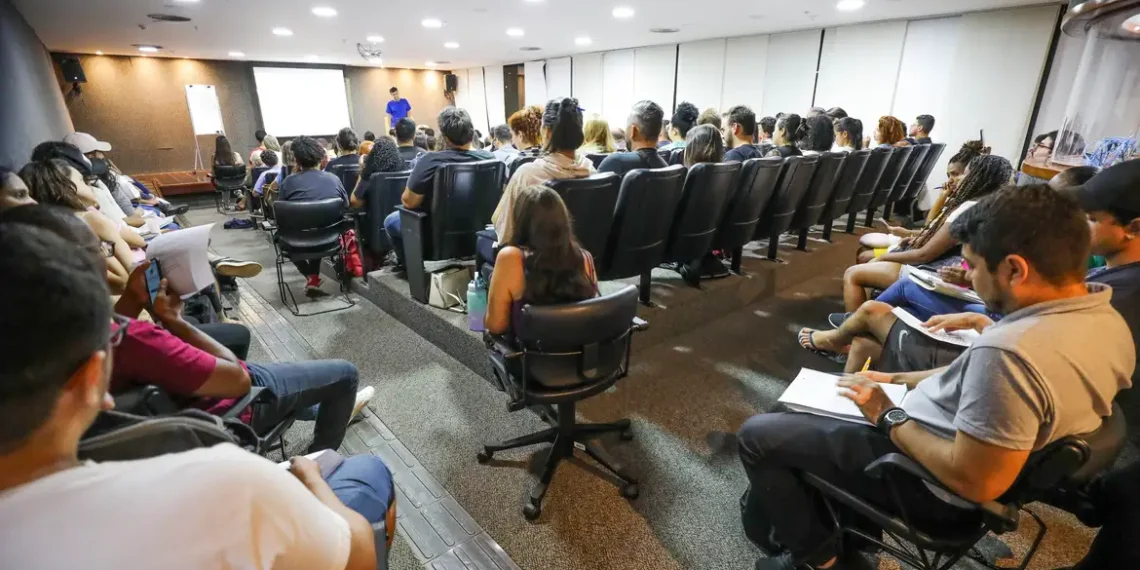 Nova retificação do edital do Concurso Nacional Unificado 2025 dispensa candidatos do CadÚnico de informar o NIS ao solicitar isenção da taxa. Mudanças também atingem formas de pagamento e cidades de prova em Goiás.
